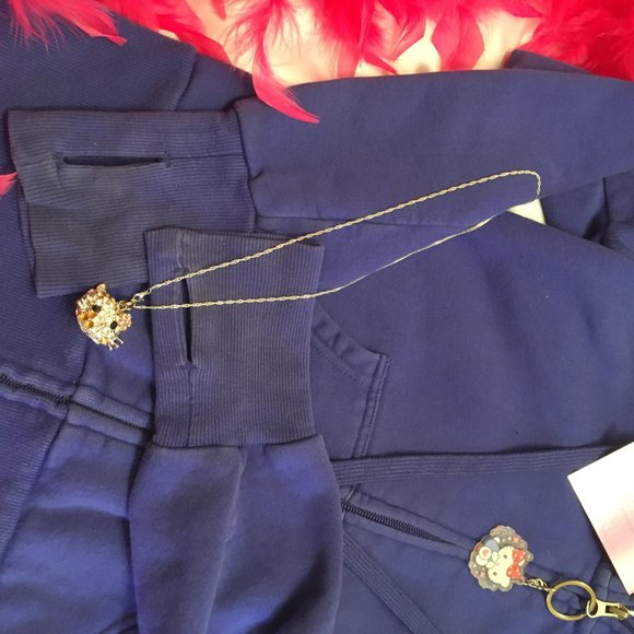 ADORABLE y2k hoodie with hello kitty and crystal details! - Picture 13 of 14